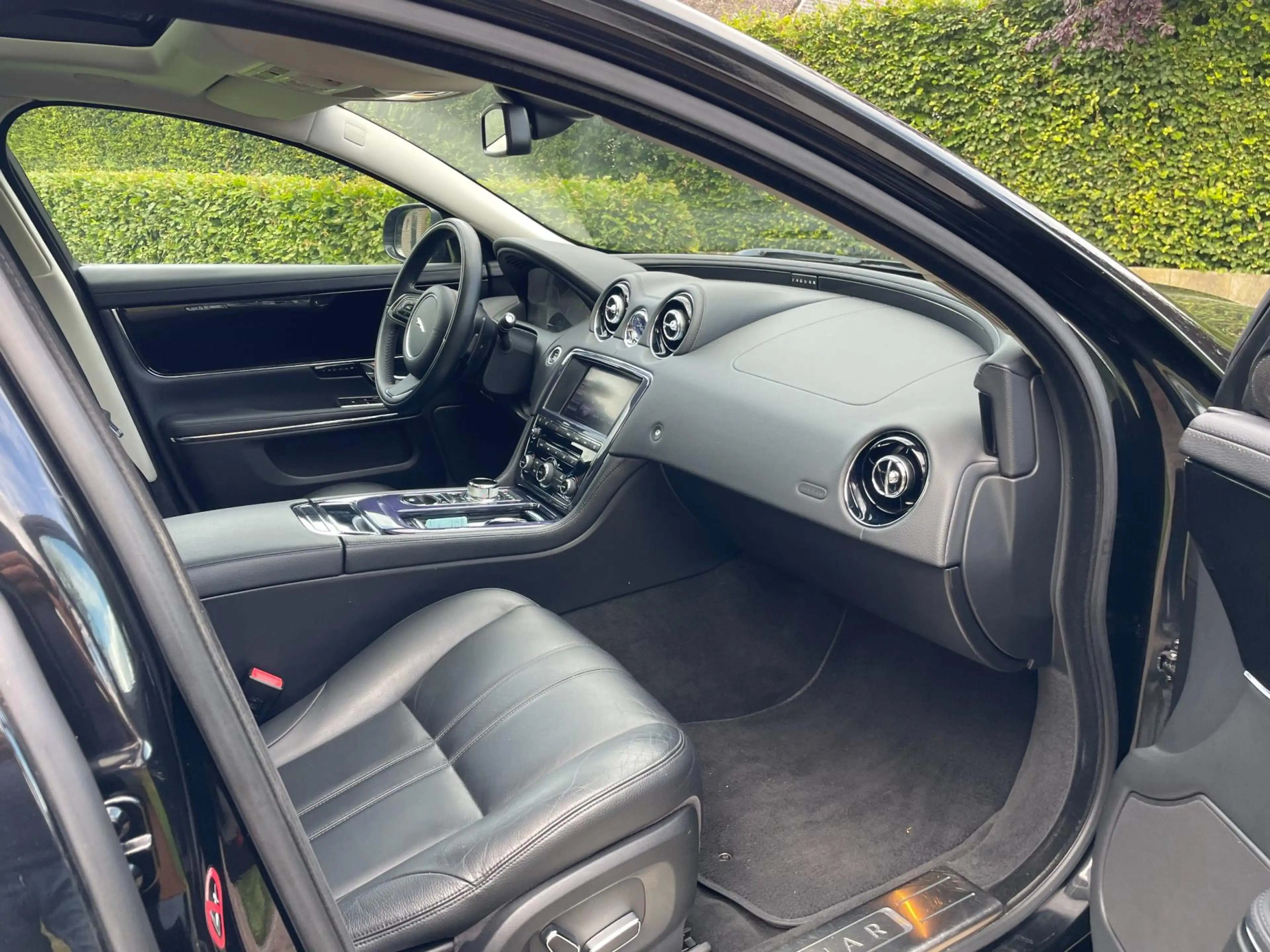 Jaguar XJ 2.0 Luxury-PANO-CAMERA-NL AUTO-BLACK OPTIEK-20"- — photo 9