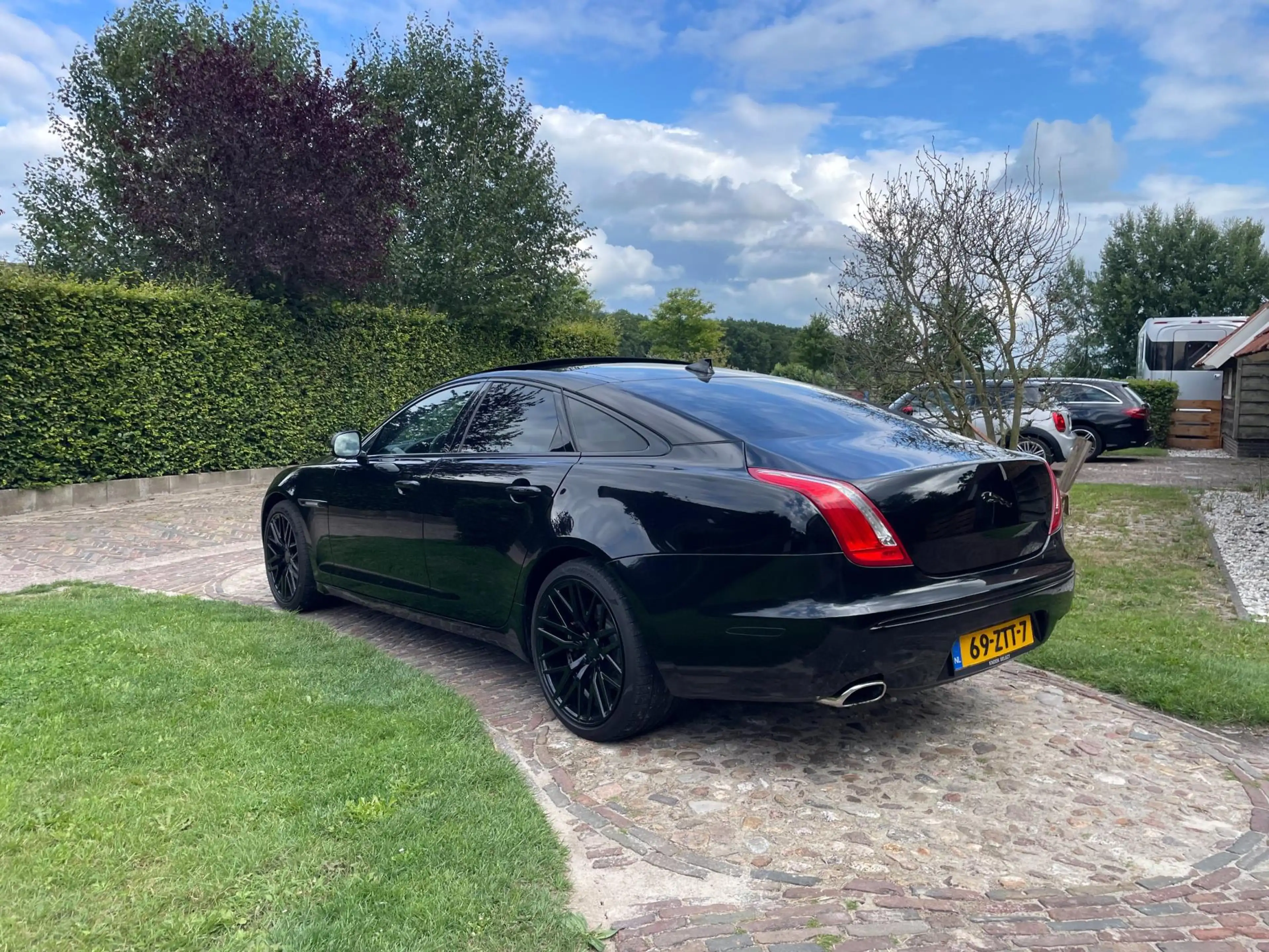 Jaguar XJ 2.0 Luxury-PANO-CAMERA-NL AUTO-BLACK OPTIEK-20"- — photo 3