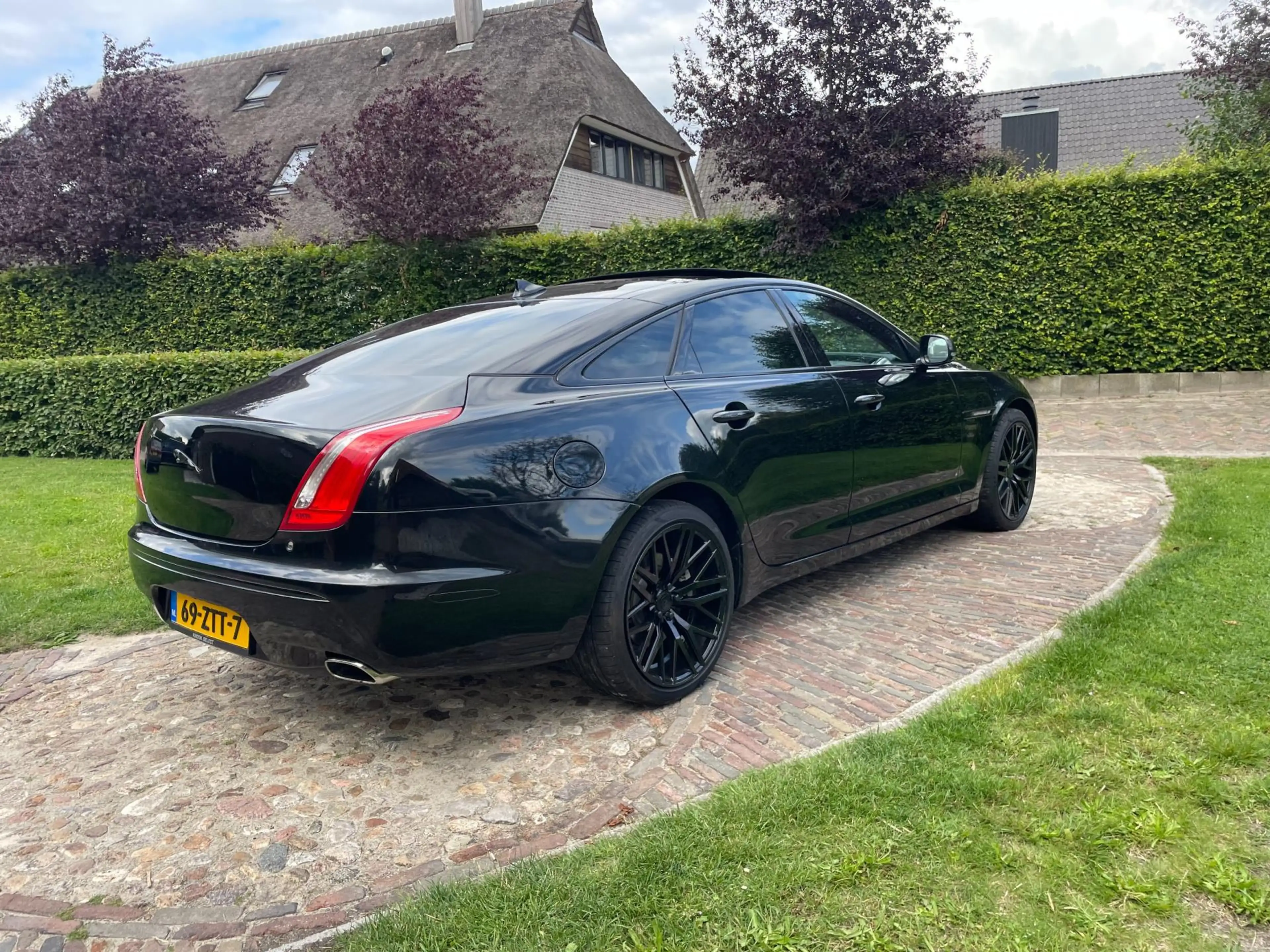 Jaguar XJ 2.0 Luxury-PANO-CAMERA-NL AUTO-BLACK OPTIEK-20"- — photo 6