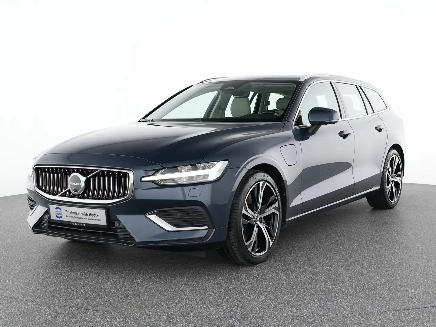 Volvo V60 T8 Recharge AWD Plus Bright 19"+PANO+360° Blau - 1