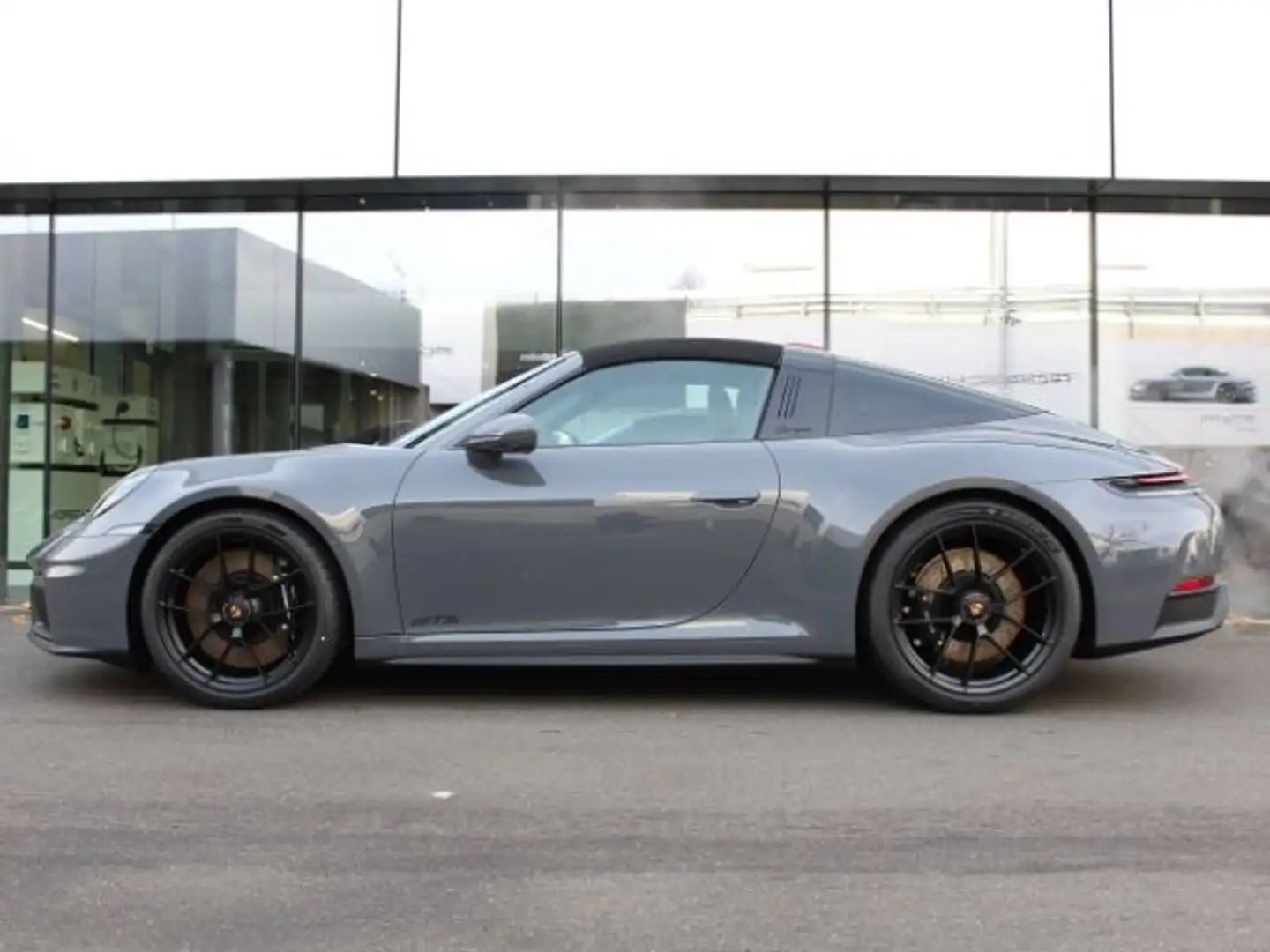 Porsche 992 -2 (911) Targa 4 GTS Grigio - 2
