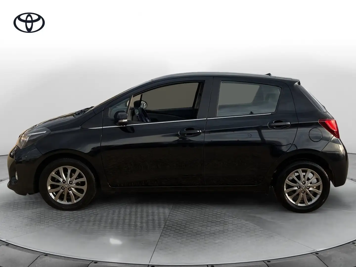 Toyota Yaris Yaris 1.4 D-4D 5 porte Active Schwarz - 2