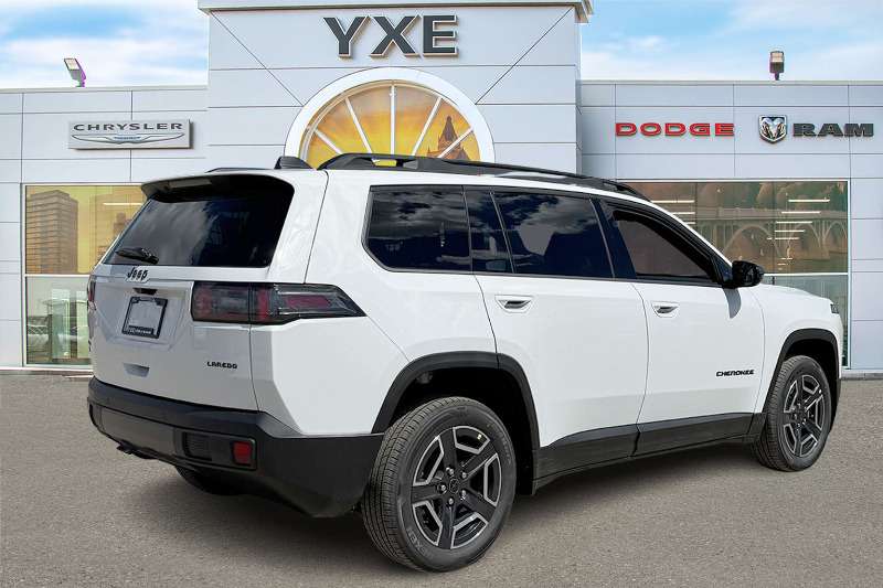 2026 Jeep Cherokee Laredo — photo 5