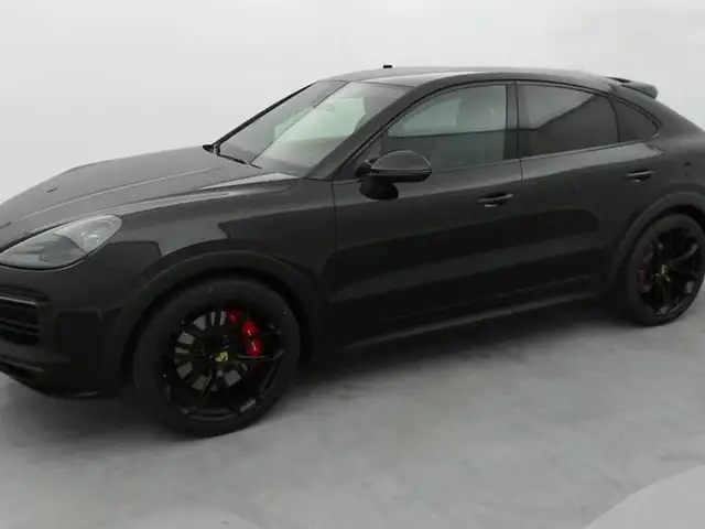 Porsche Cayenne Coupé V8 GTS CARBON*CHRONO*PASM*PDLS*KAM