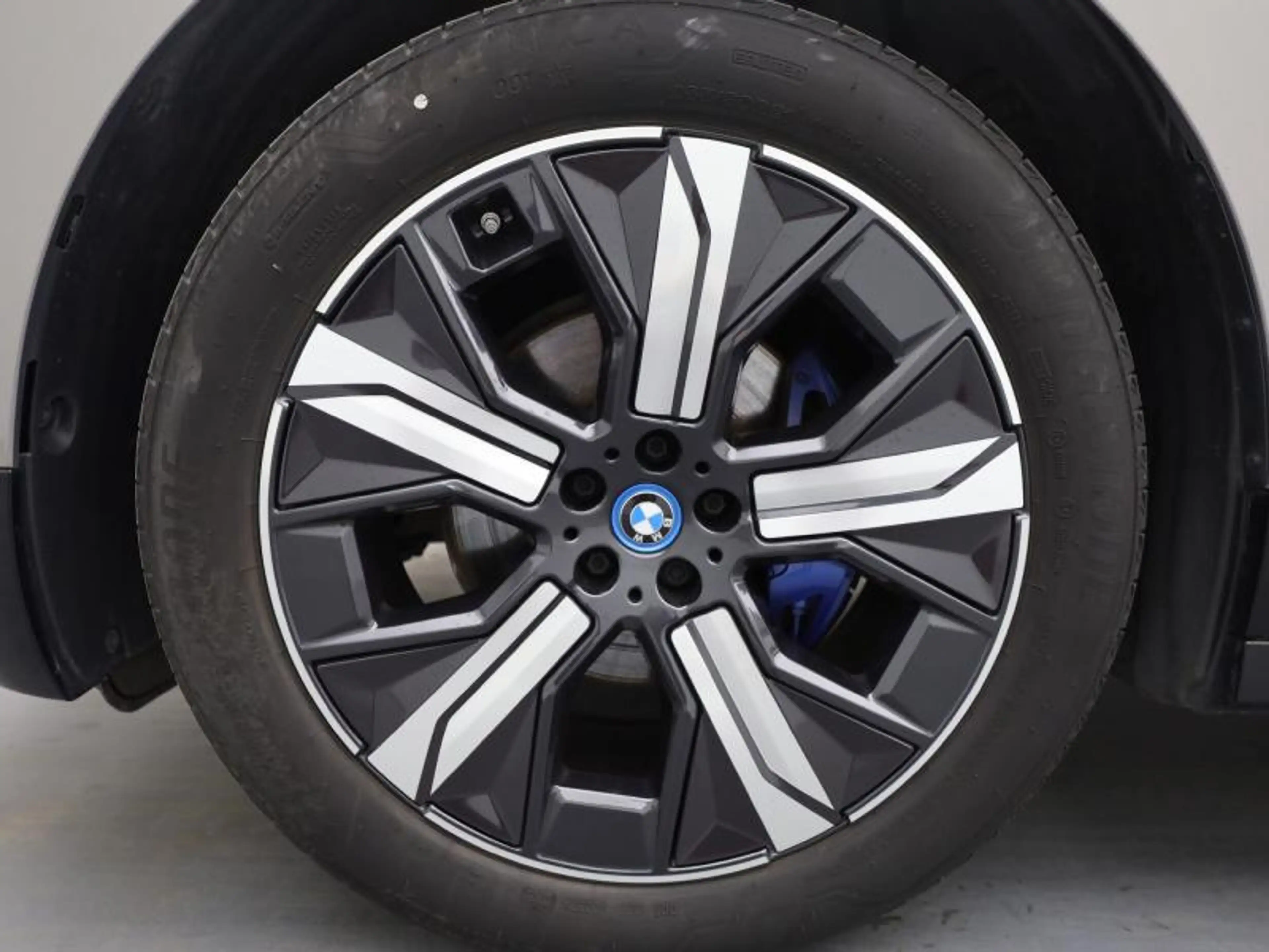 BMW iX SPORTPACK - ACC - HARMAN-KARDON — photo 8