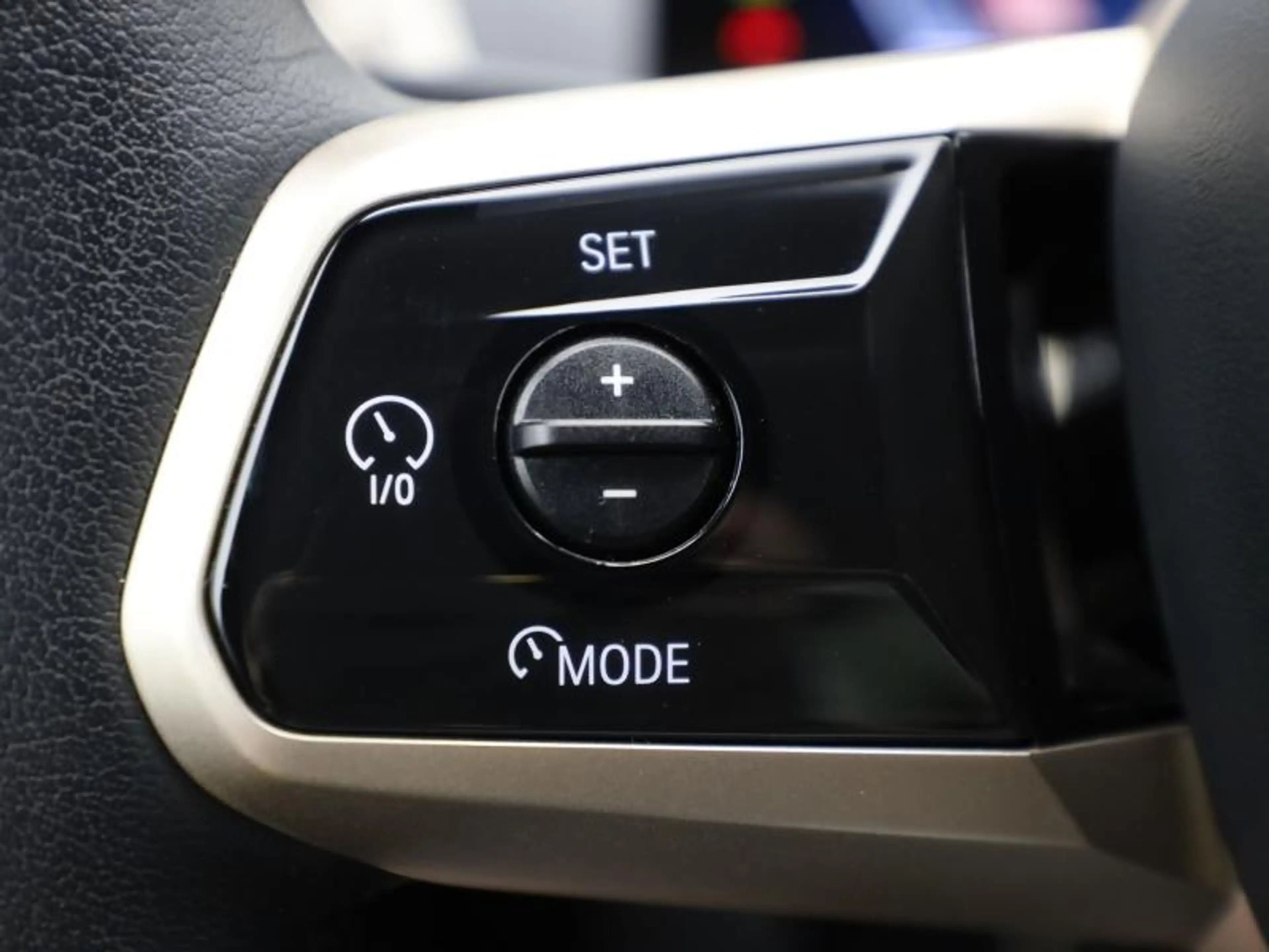 BMW iX SPORTPACK - ACC - HARMAN-KARDON — photo 11