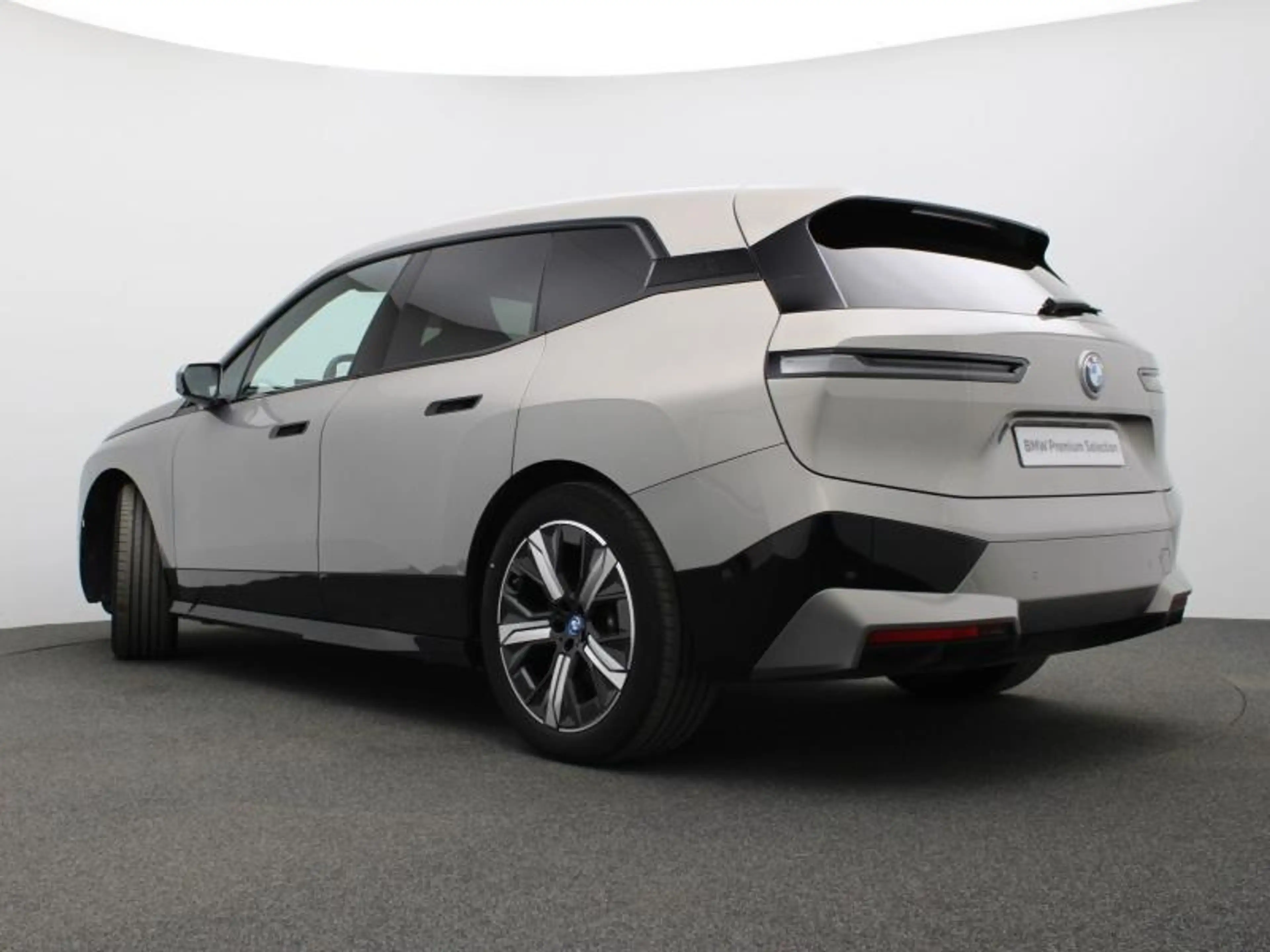 BMW iX SPORTPACK - ACC - HARMAN-KARDON — photo 5