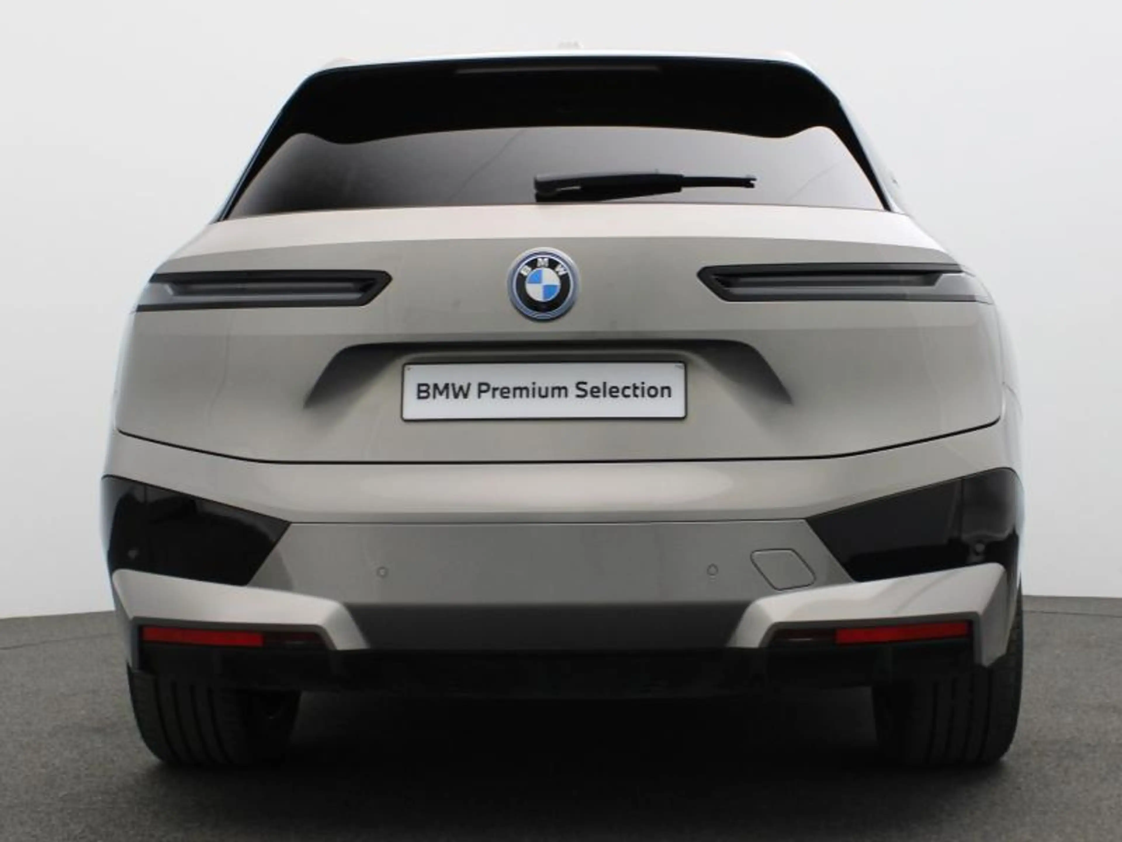 BMW iX SPORTPACK - ACC - HARMAN-KARDON — photo 4