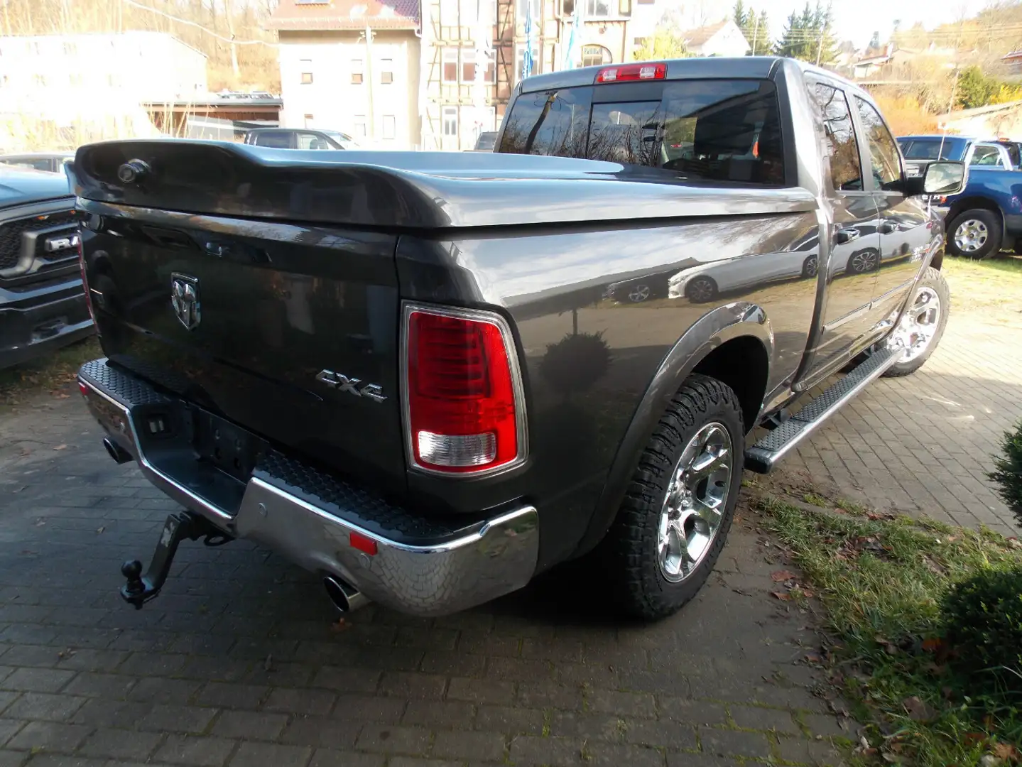Dodge RAM 1500 5,7 Hemi Laramie 4x4 Grau - 2