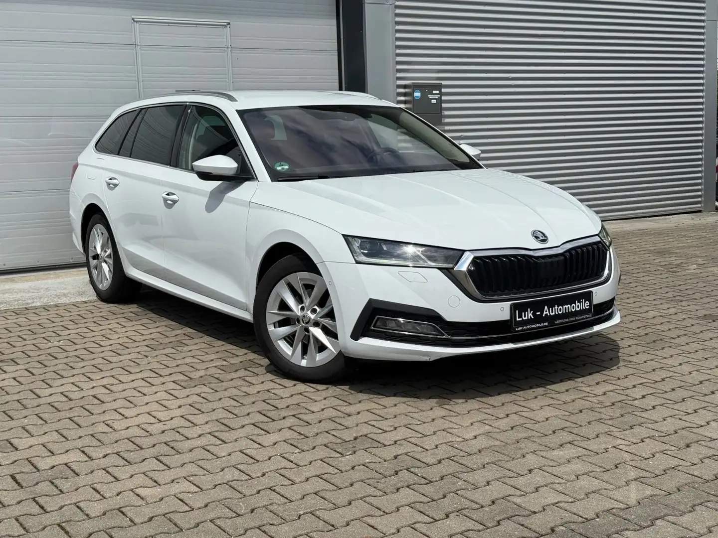Skoda Octavia Combi Style°Matrix°HUD°Cam°SitzBlft°Mass Weiß - 2