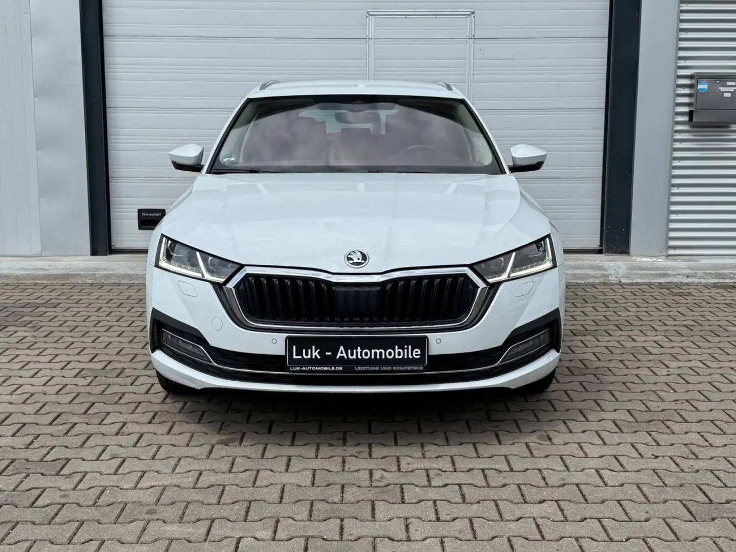 Skoda Octavia Combi Style°Matrix°HUD°Cam°SitzBlft°Mass Weiß - 1