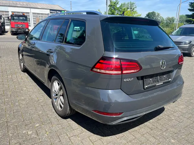 Volkswagen Golf view 4
