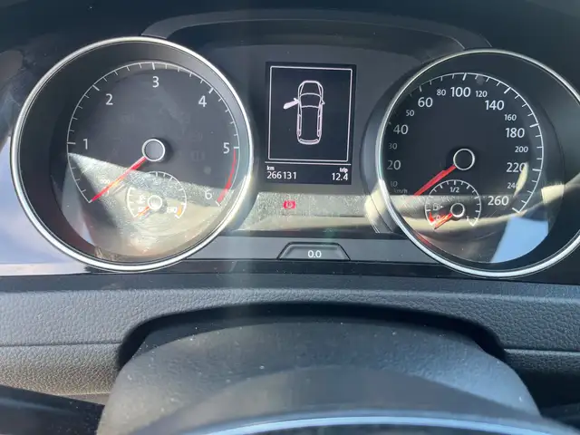 Volkswagen Golf view 8