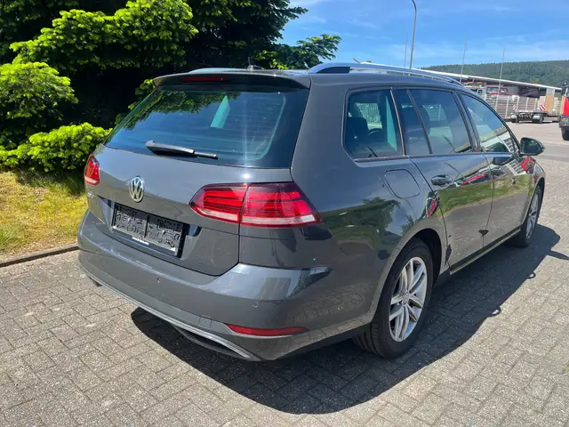 Volkswagen Golf view 6