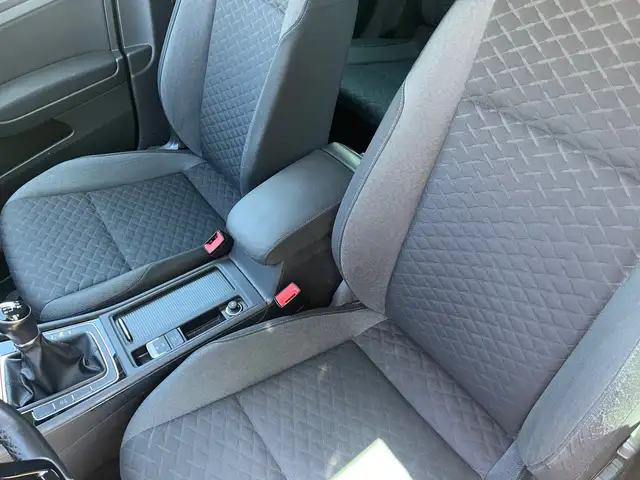 Volkswagen Golf view 11