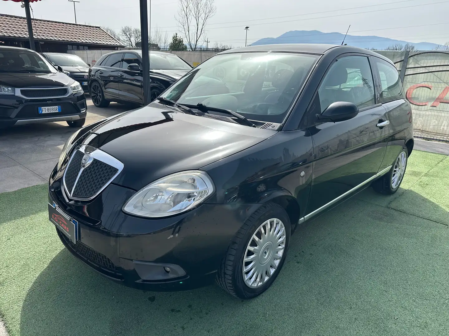 Lancia Ypsilon 1.3MJT*16V*ORO BIANCO*90CV*NEOPATENTATI* Schwarz - 1