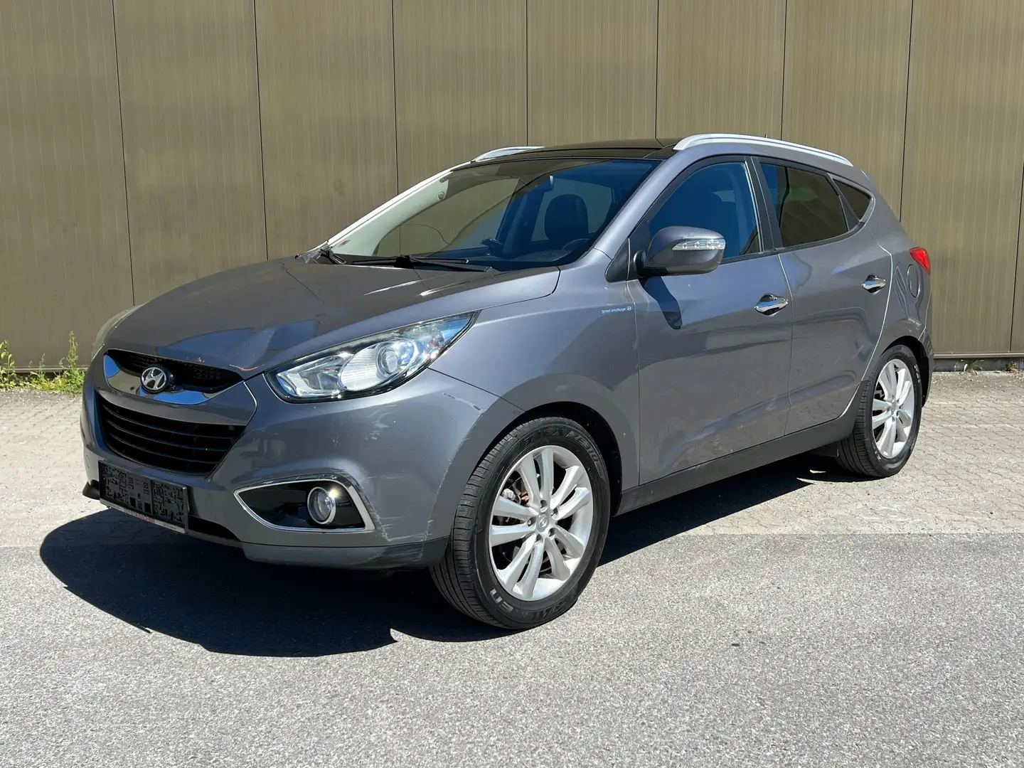 Hyundai iX35 2.0 CRDi 4WD Navi Panorama PDC Leder* Grau - 1