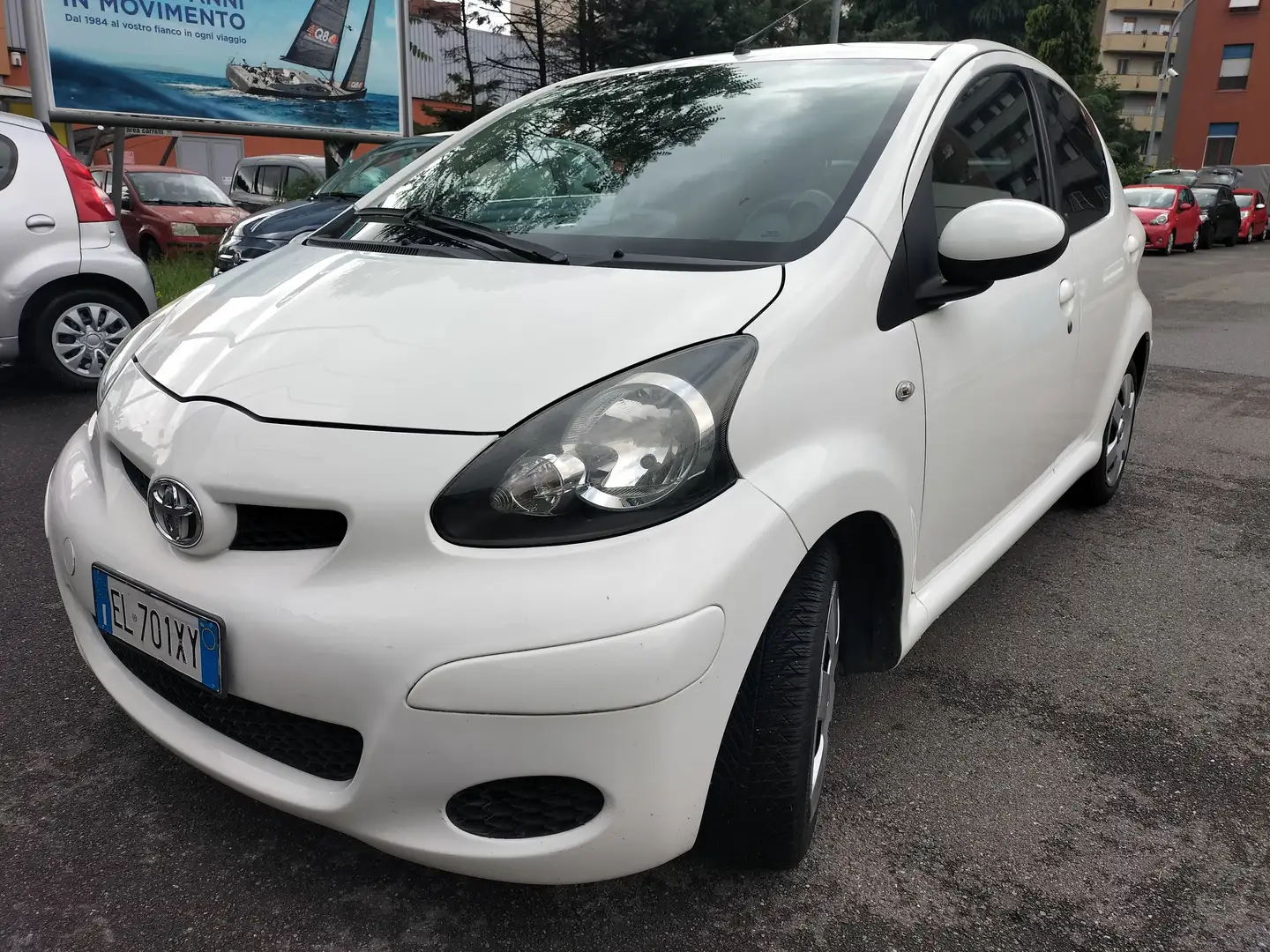 Toyota Aygo AUTOMATICO Or - 2