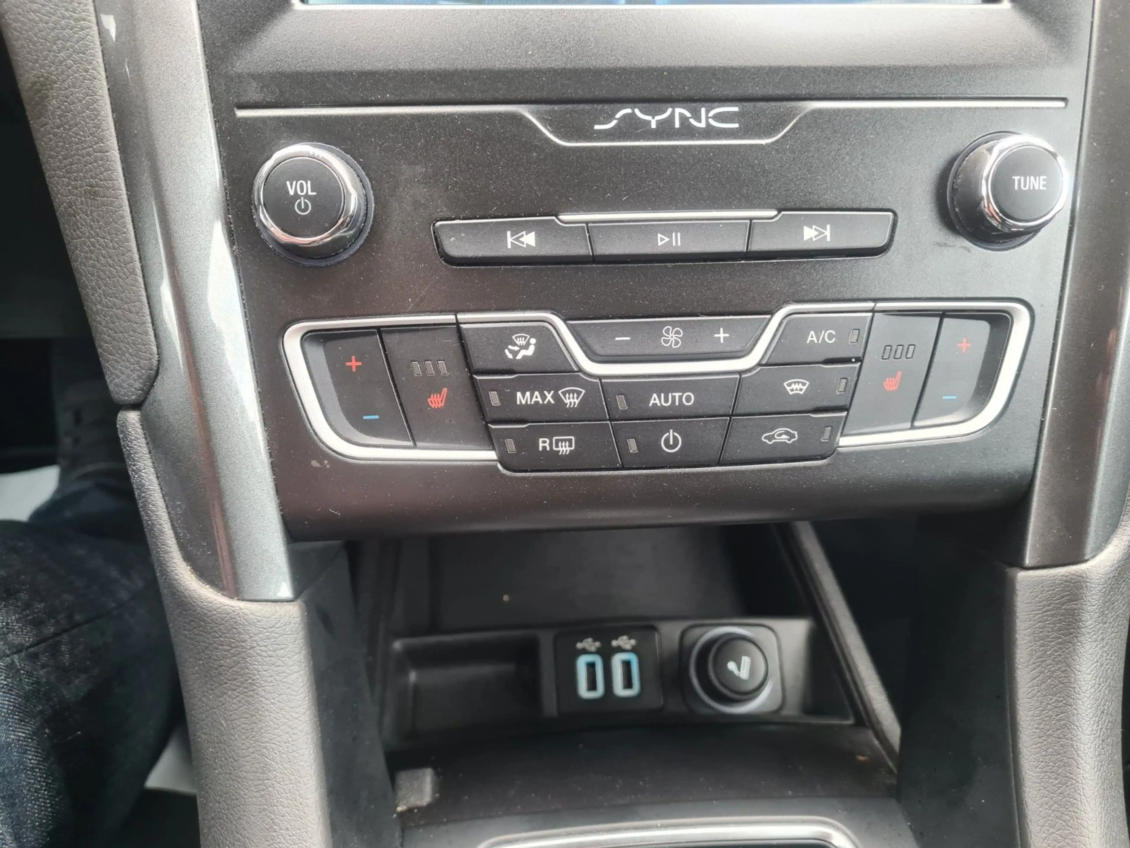 Ford Mondeo Turnier 2.0 EcoBlue Titanium Automatik — photo 13