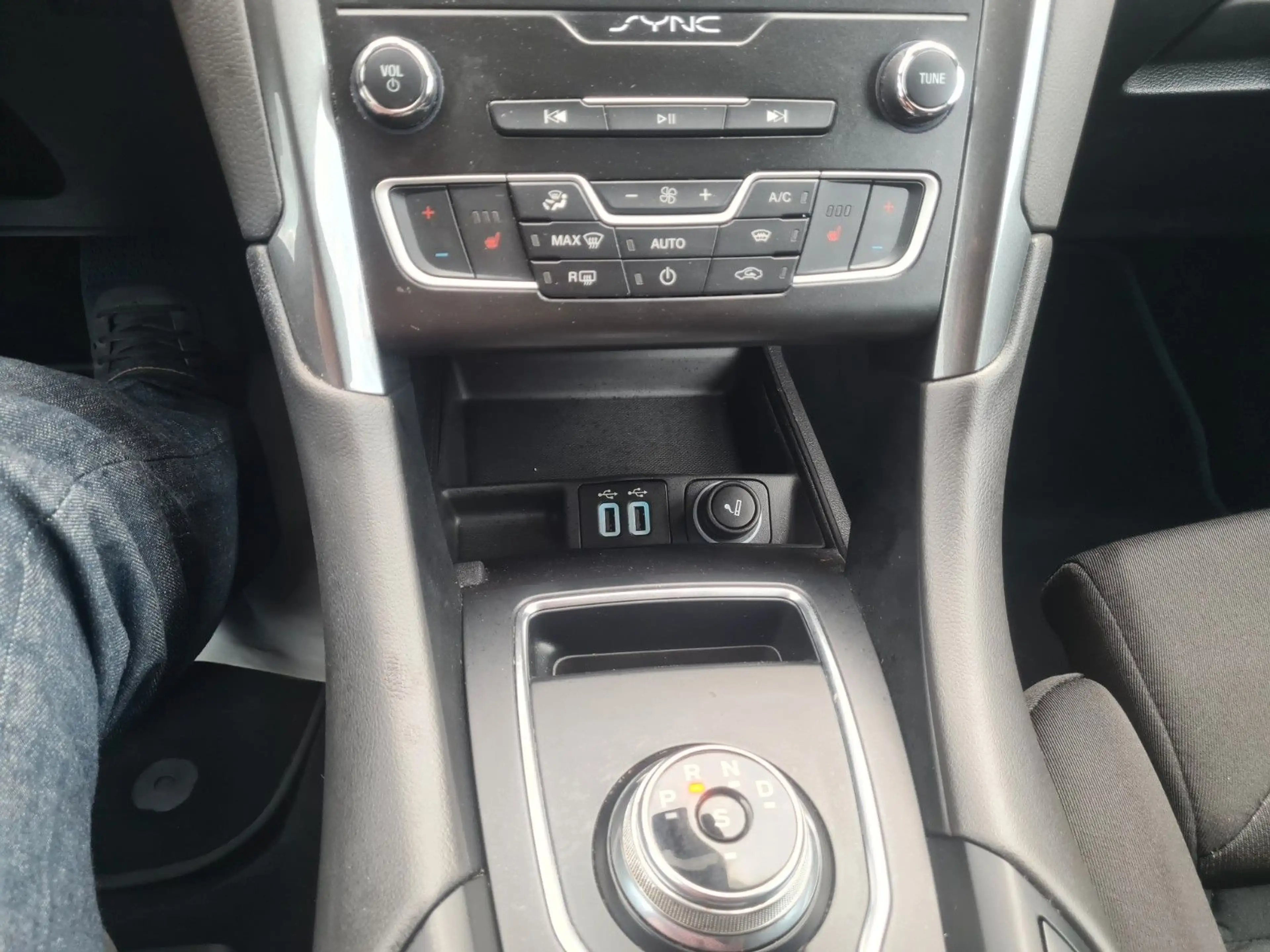 Ford Mondeo Turnier 2.0 EcoBlue Titanium Automatik — photo 12