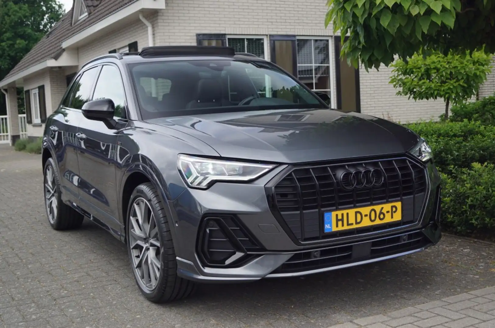 Audi Q3 35 TFSI S-line Pano/Leer/Virtual/Camera/20 inch/Am Grigio - 1