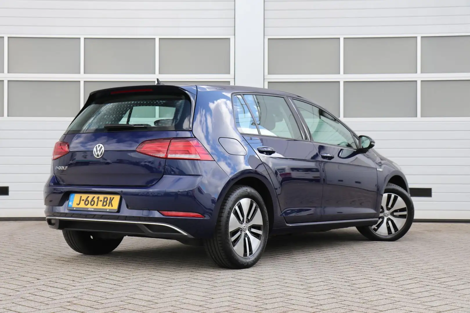 Volkswagen e-Golf 136pk E-DITION | SoH 93% | Navigatie | Voorruitver Bleu - 2