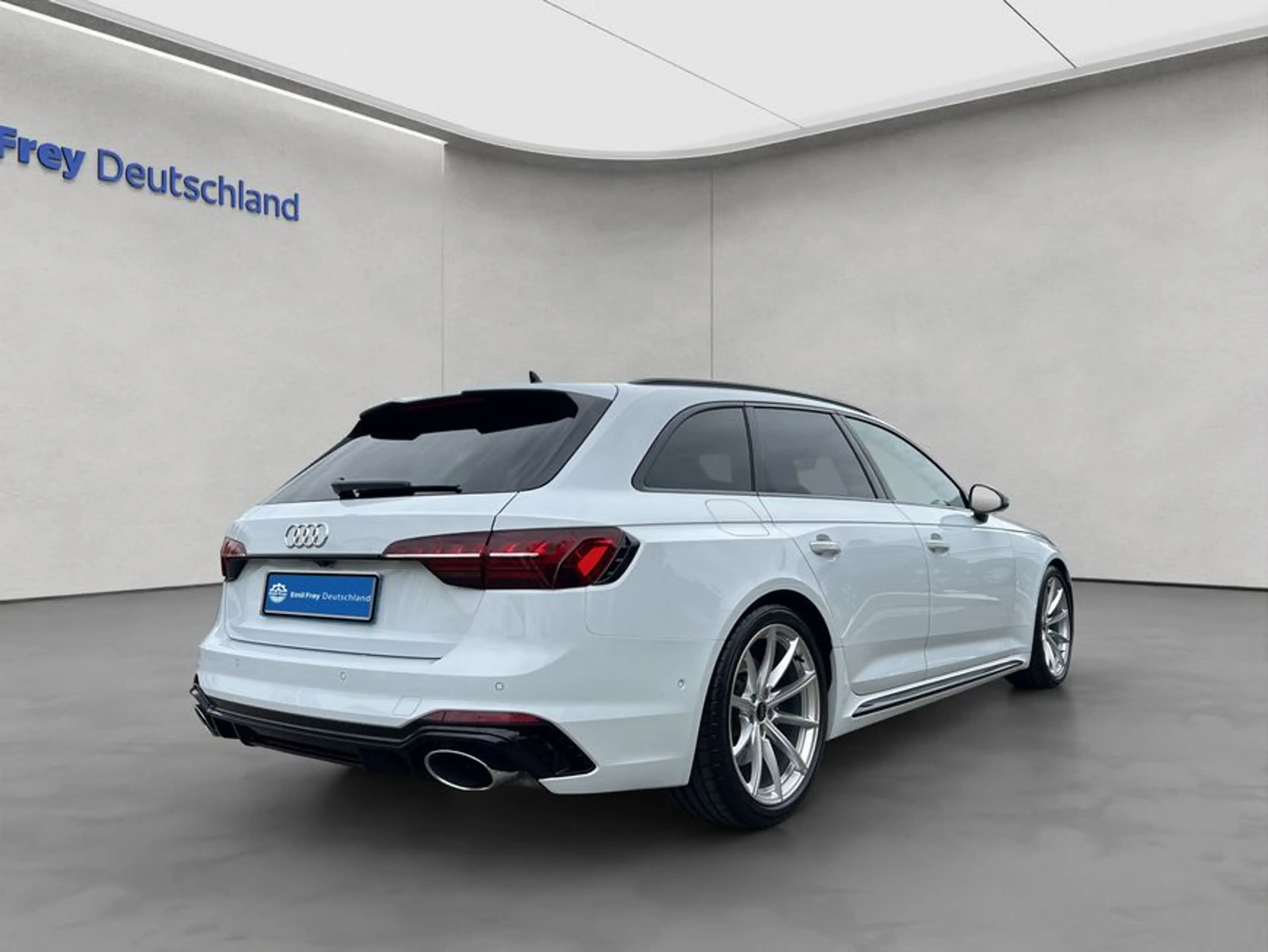 Audi RS4 Avant quattro tiptronic — photo 6