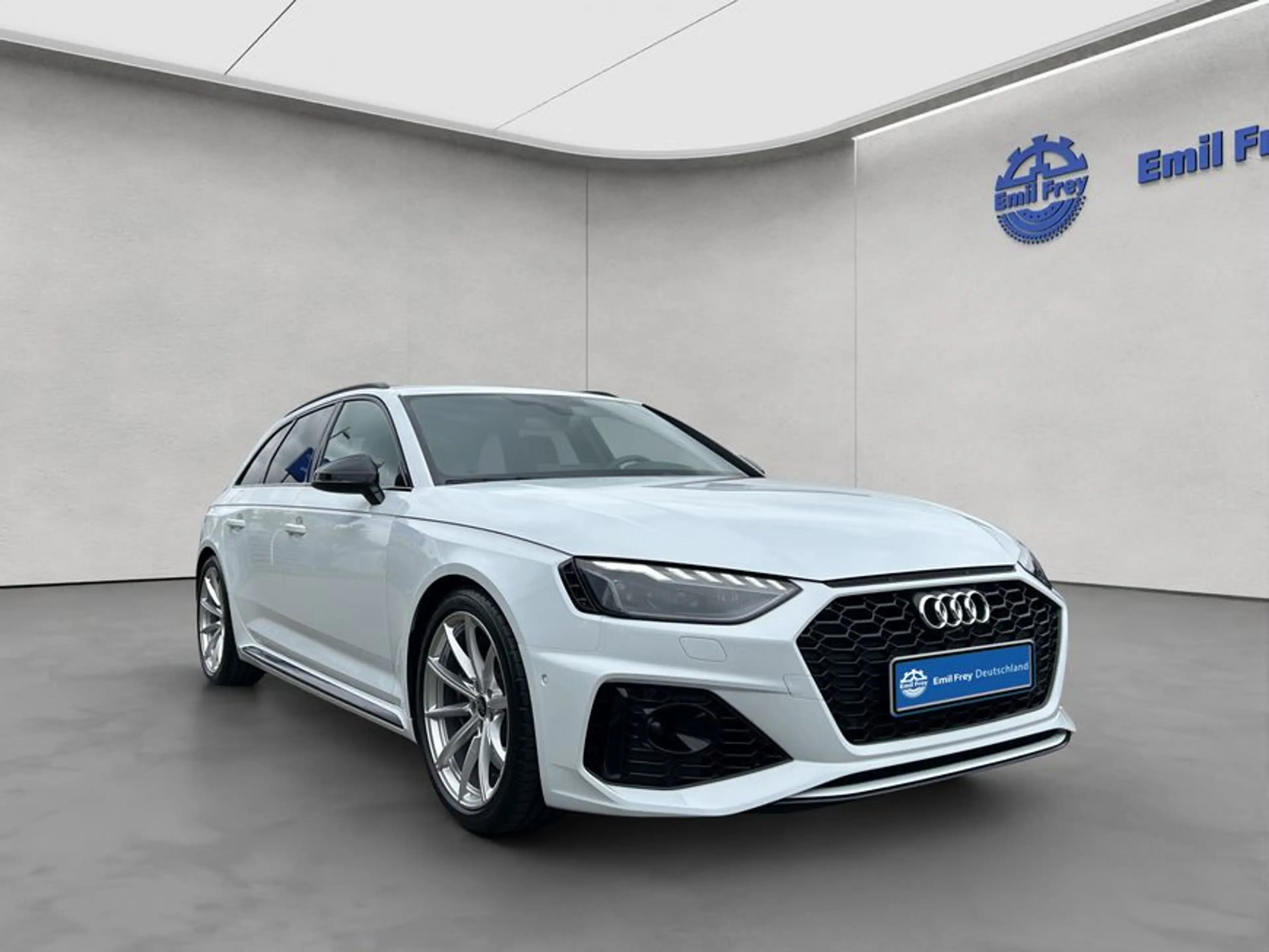 Audi RS4 Avant quattro tiptronic — photo 8