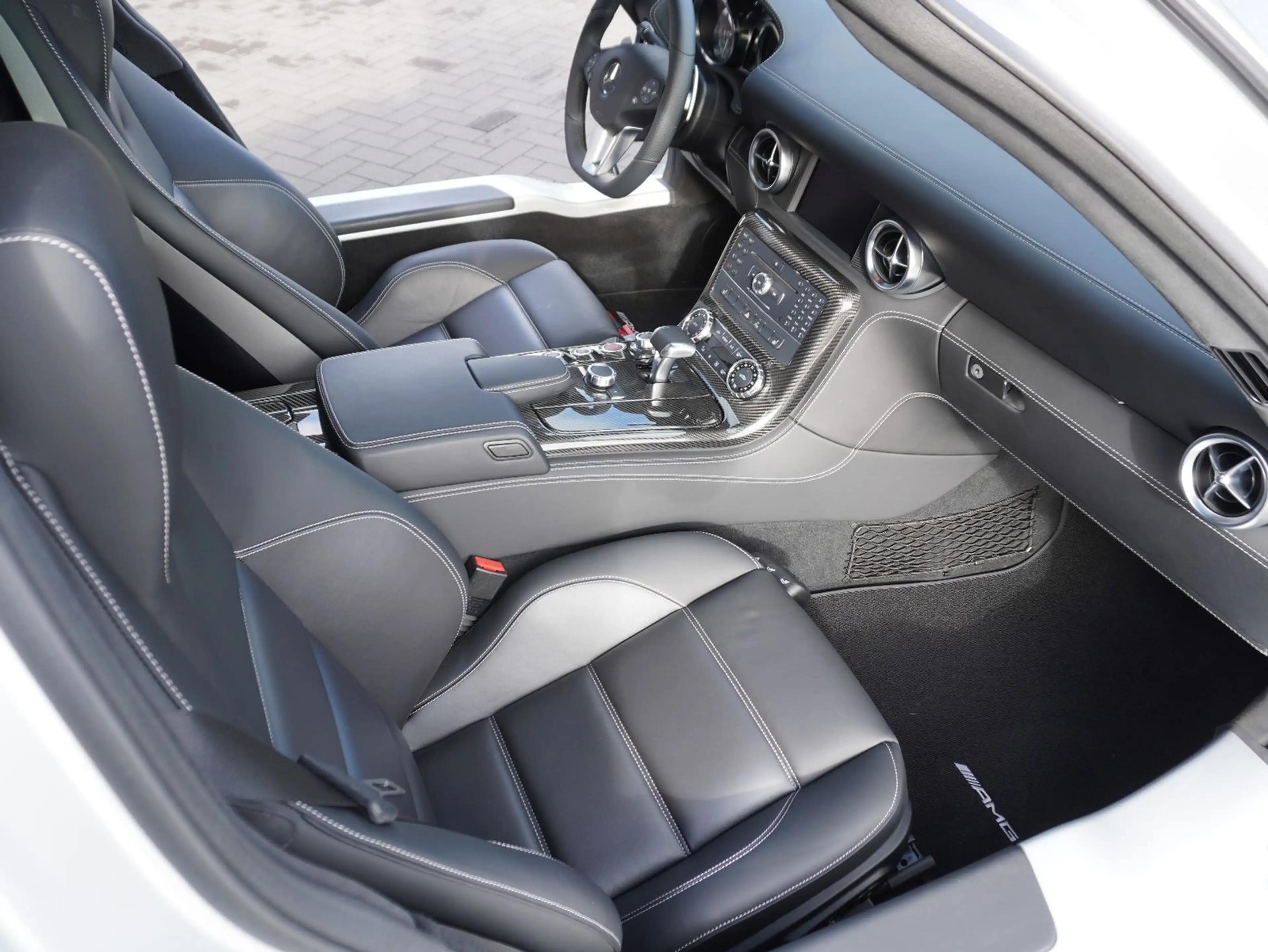 Mercedes-Benz SLS Deutsch,1.Hd.,Vollaust.,1370 KM !! — photo 3