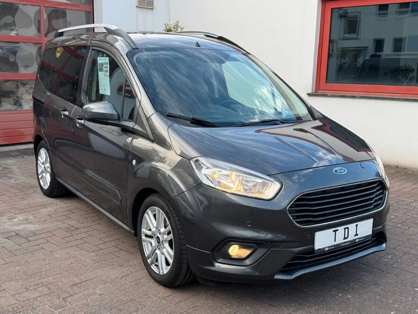 Ford Tourneo Courier Titanium SR + WR Szürke - 1
