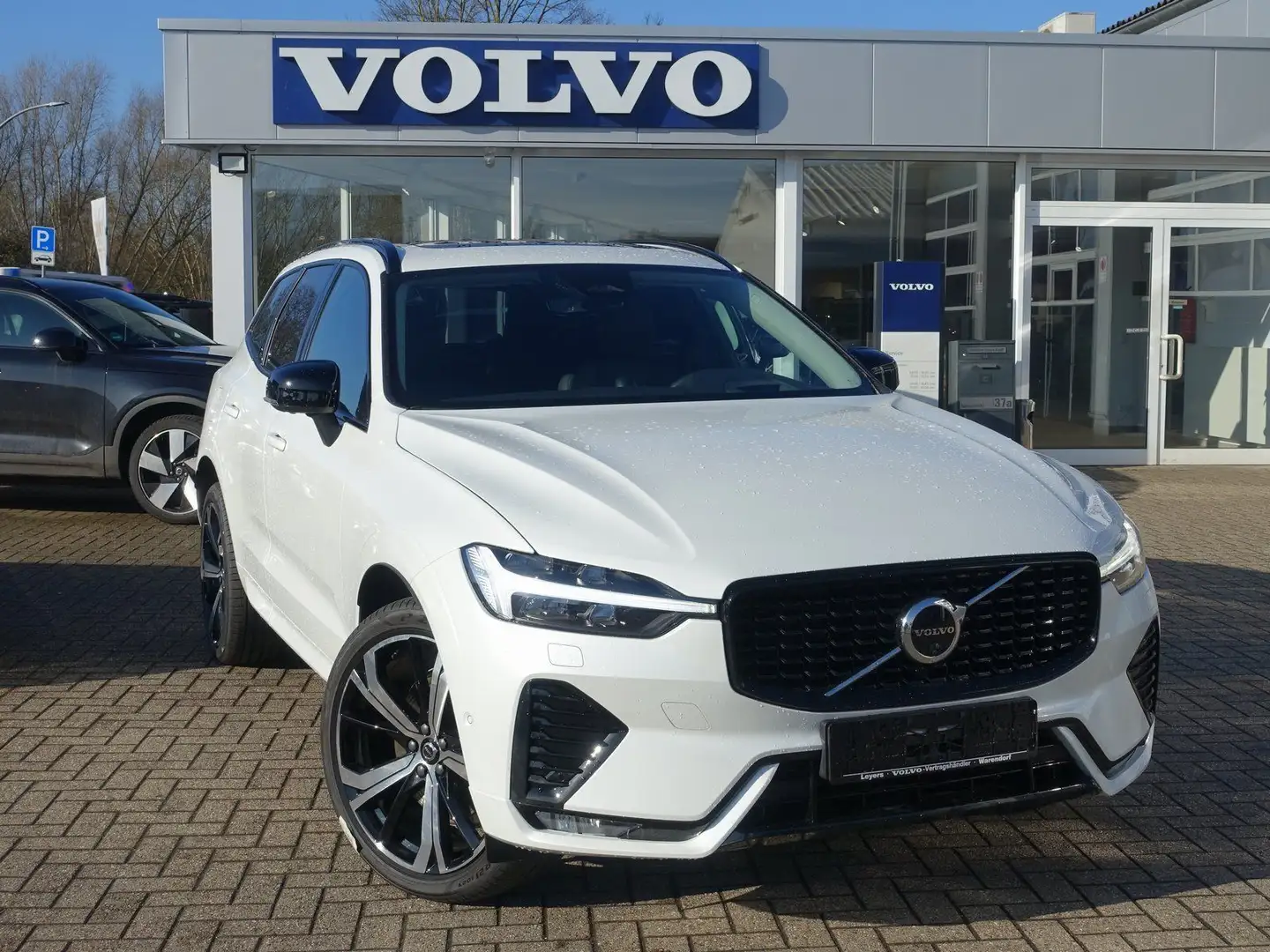 Volvo XC60 Ultra Dark B5 AWD /Massage/FourC/B&W/360° Blanc - 2