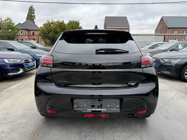 Peugeot 208 view 6