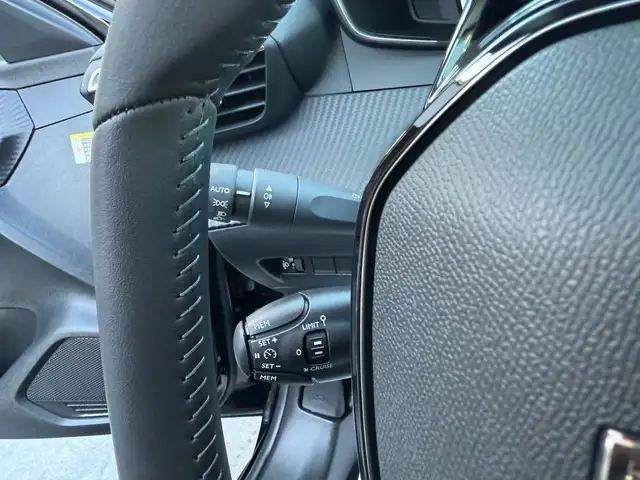 Peugeot 208 view 18