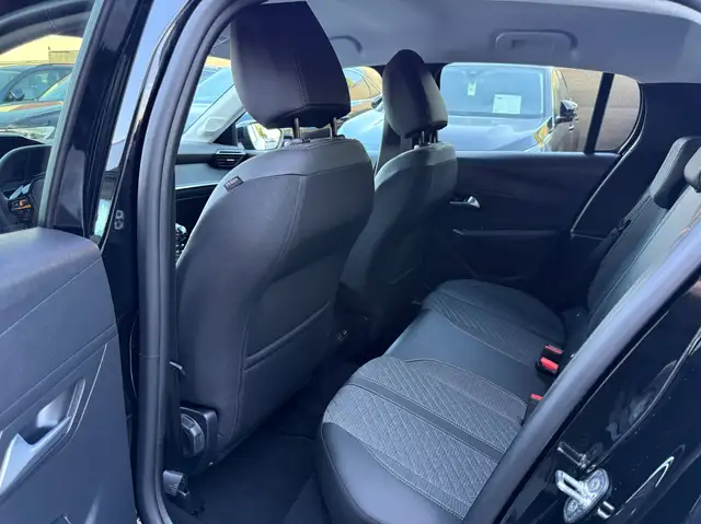 Peugeot 208 view 14