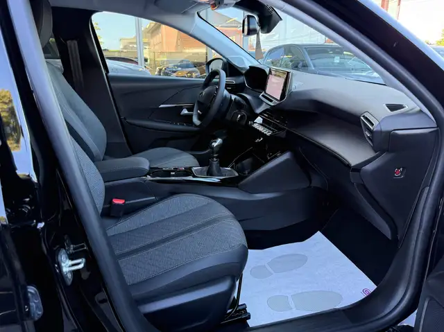 Peugeot 208 view 28
