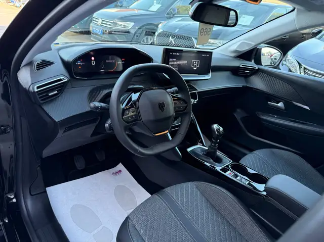 Peugeot 208 view 13