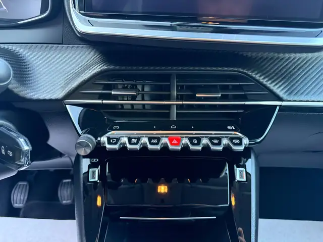 Peugeot 208 view 20