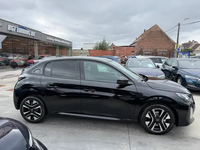 Peugeot 208 view 4