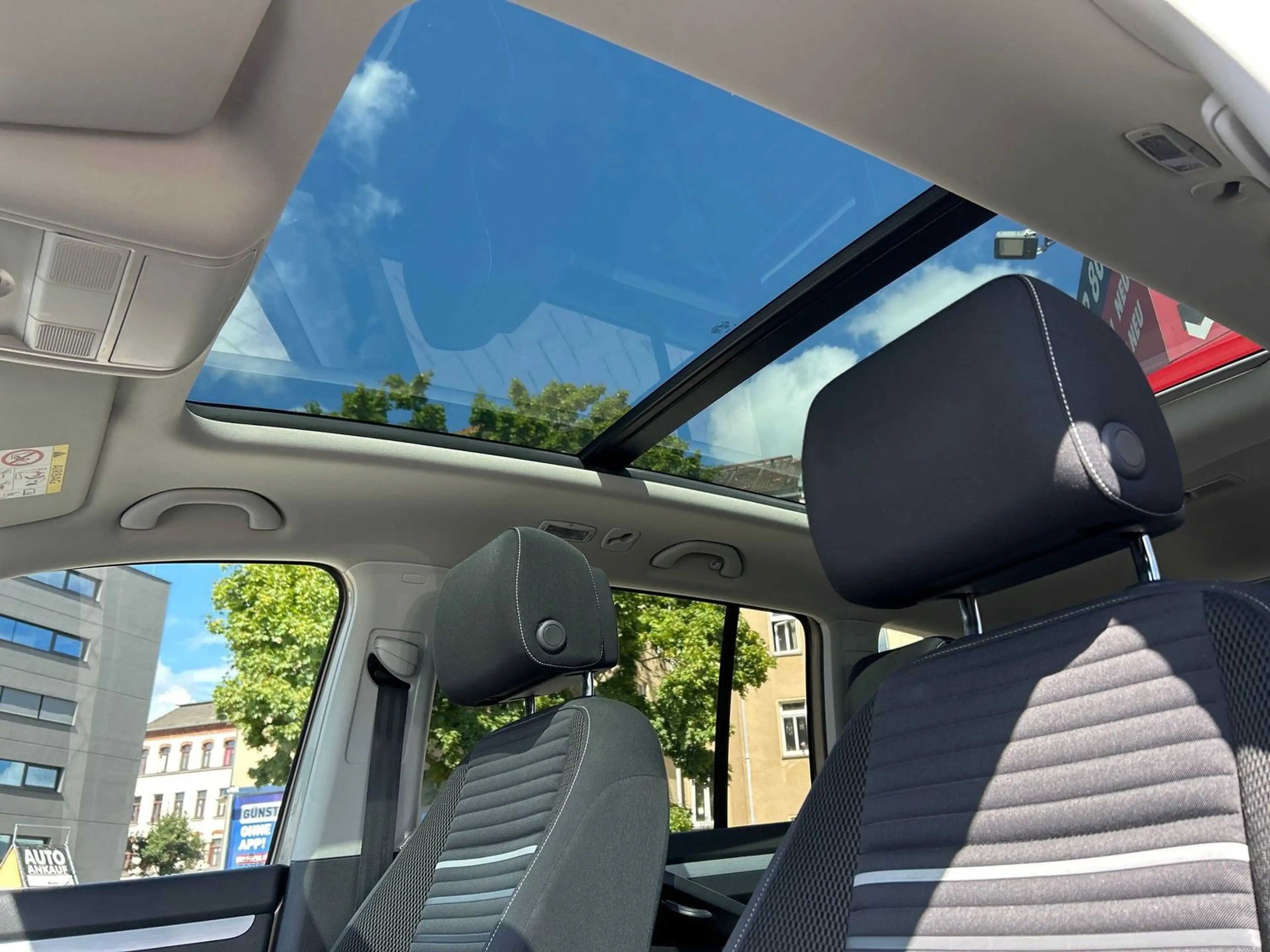 Volkswagen Touran Cup / Standheizung / Panoramadach — photo 12