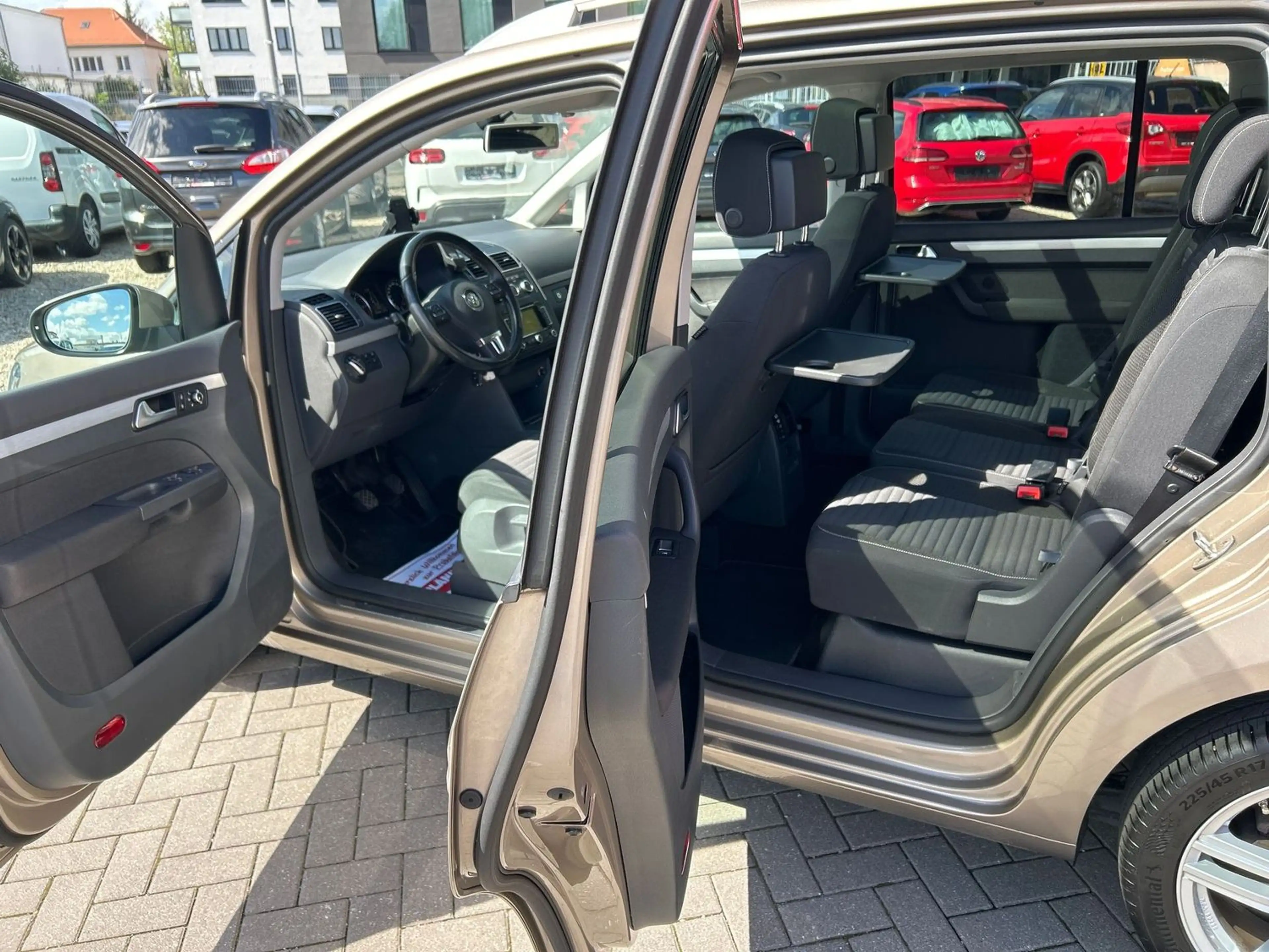 Volkswagen Touran Cup / Standheizung / Panoramadach — photo 13