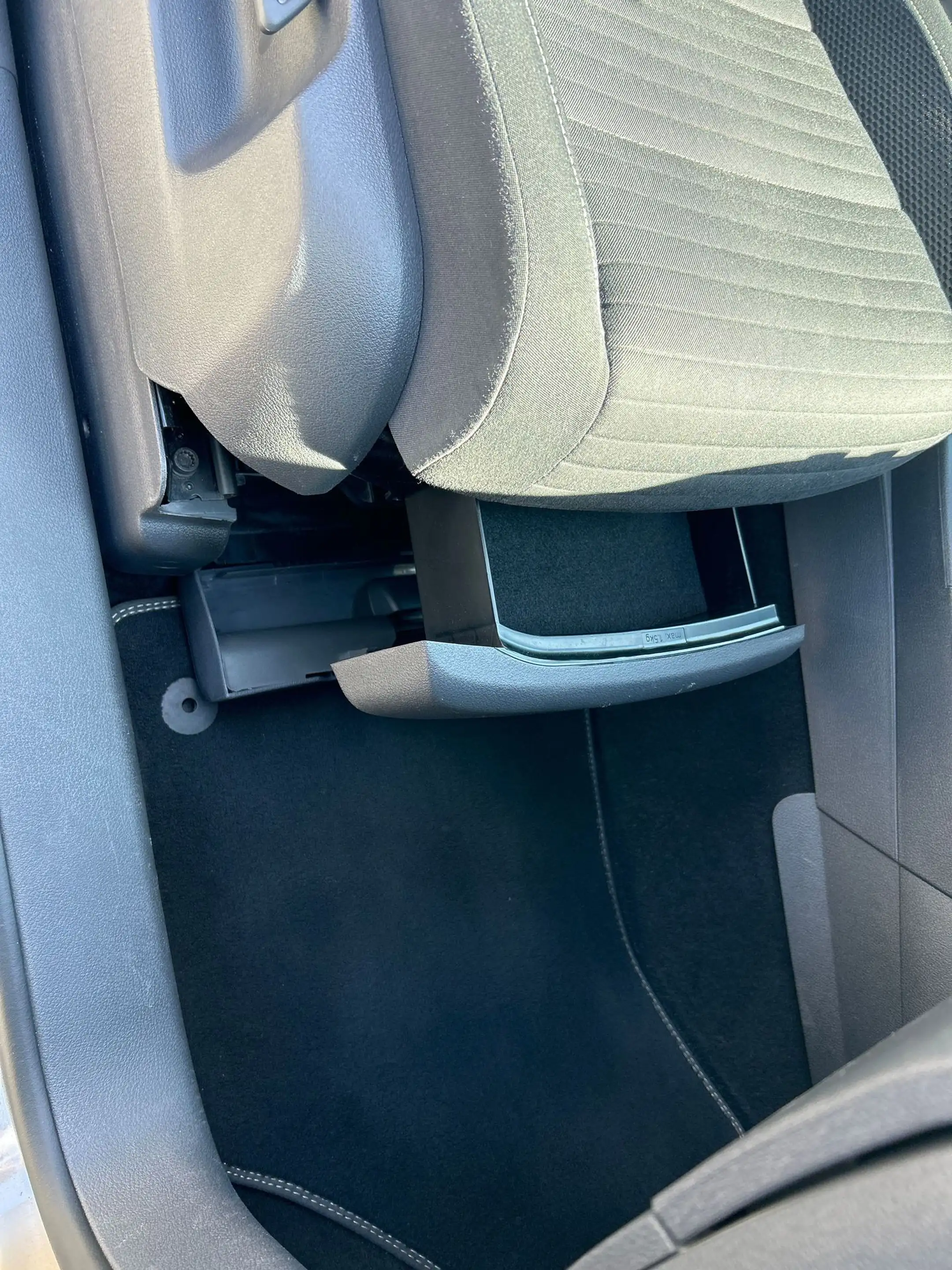 Volkswagen Touran Cup / Standheizung / Panoramadach — photo 10