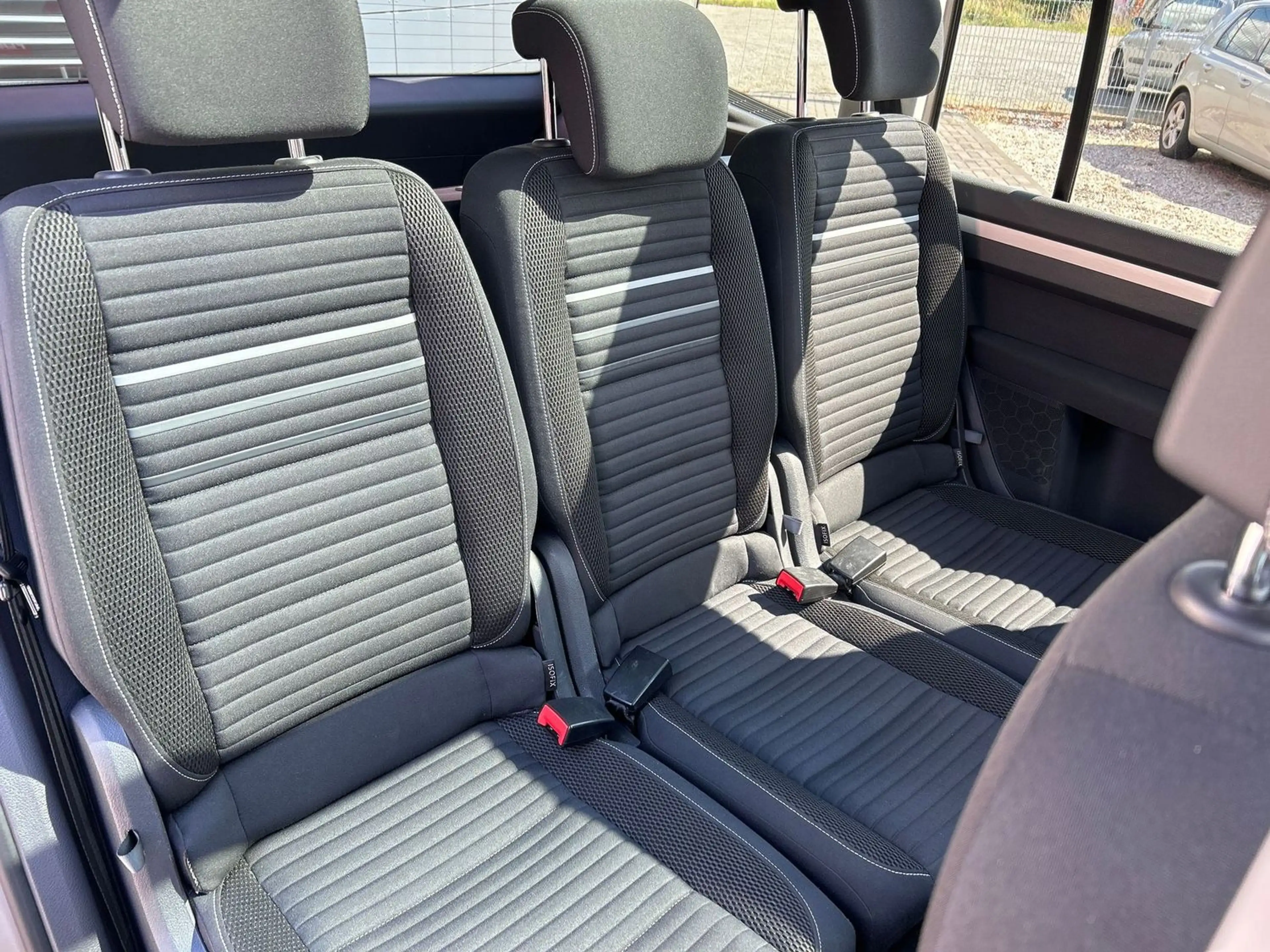 Volkswagen Touran Cup / Standheizung / Panoramadach — photo 11