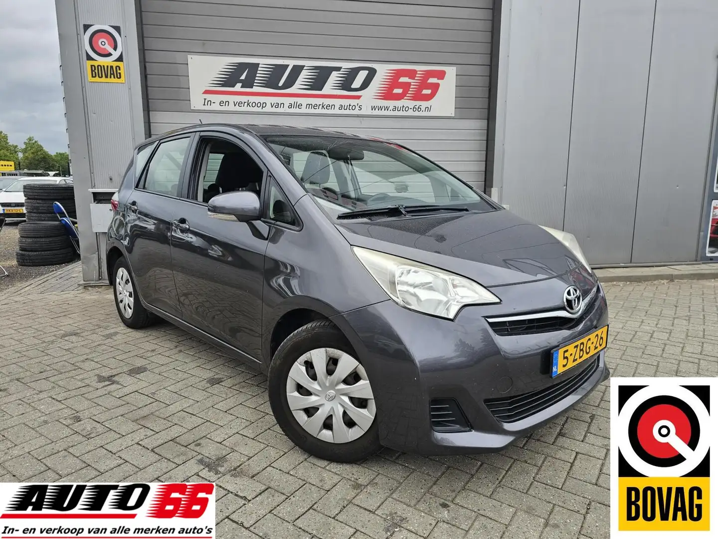 Toyota Verso-S 1.3 VVT-i Comfort Plus Gris - 2