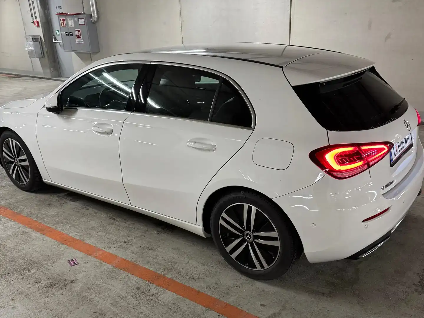 Mercedes-Benz A 180 A 180 d Aut. Weiß - 2