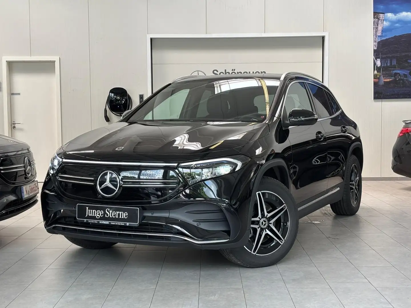 Mercedes-Benz EQA 300 4M AMG ADVANCED PAKET+CARPLAY+SHZ+PRIVAC Schwarz - 1