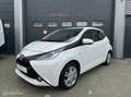Toyota Aygo 1.0 VVT-i x-play✓Airco ✓Navi ✓Cruise ✓Nw APK Beyaz - thumbnail 4