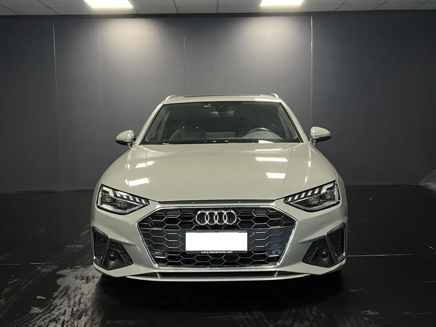Audi A4 Avant 35 TDI 163 CV S tronic S line edition Gris - 2