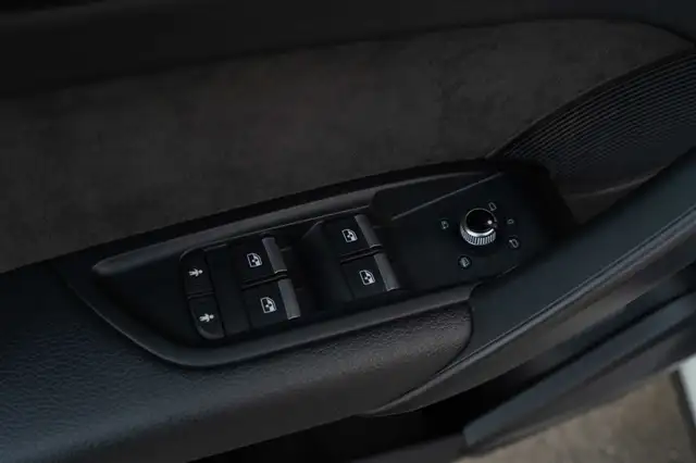 Audi SQ5 view 11