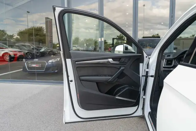 Audi SQ5 view 10