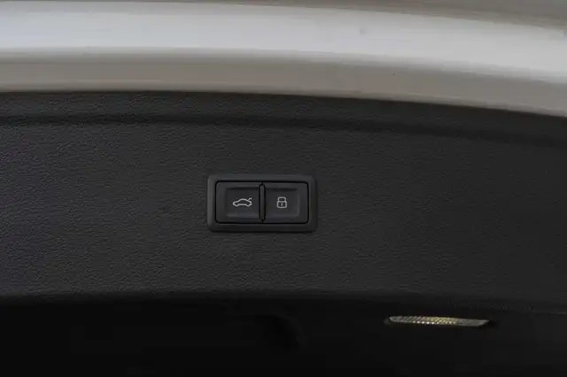 Audi SQ5 view 8